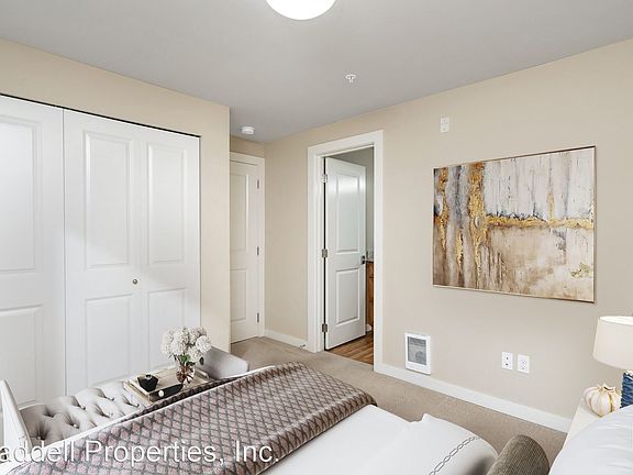 4th image of 421 Kirkland Ave #402