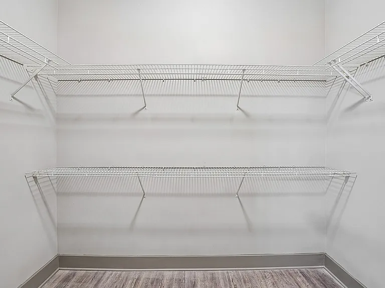 Lenox - Walk-in Closet 1