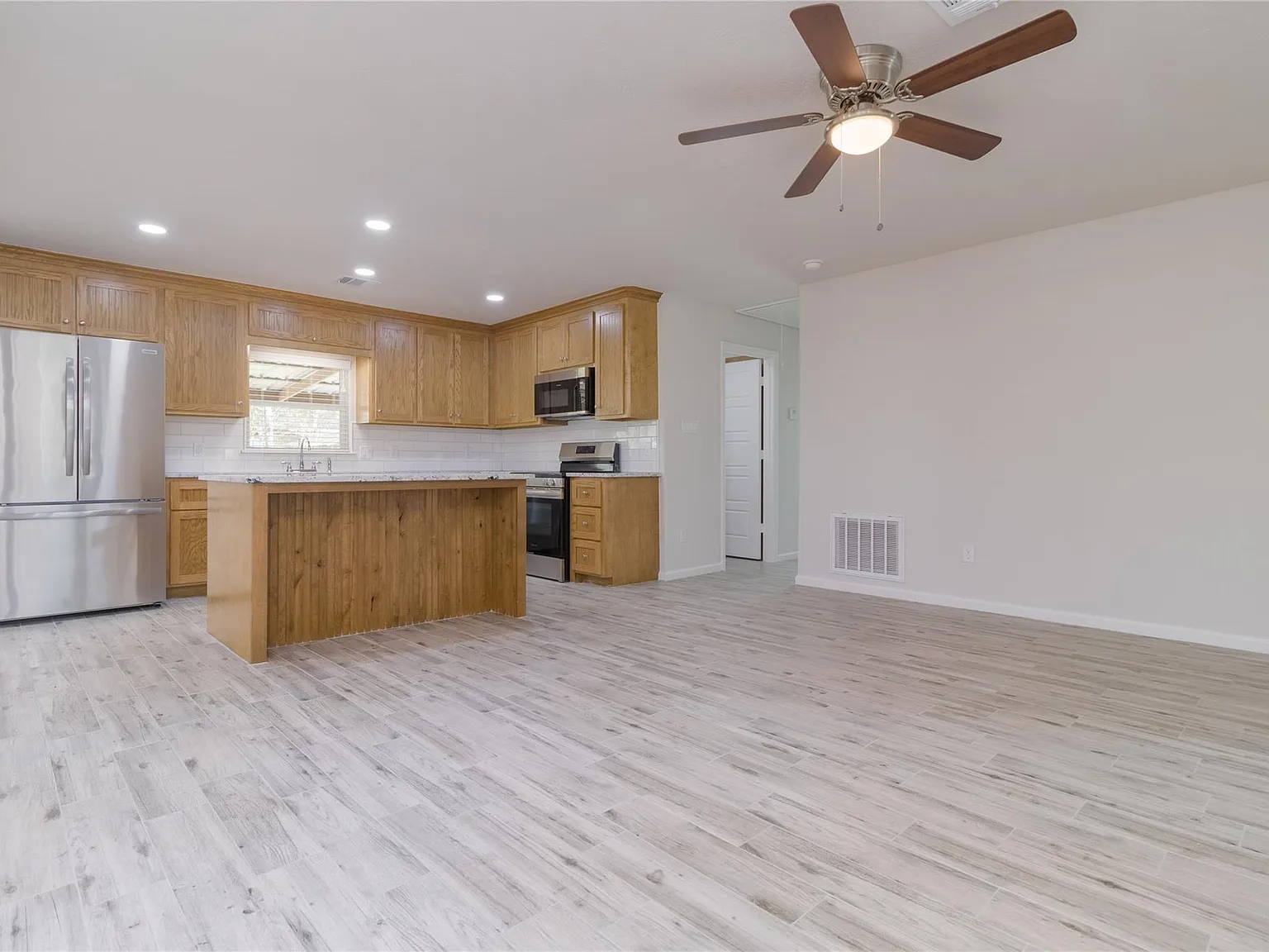 4 bed, 2.0 bath, 1781 sqft, $1,850 — Photo 4