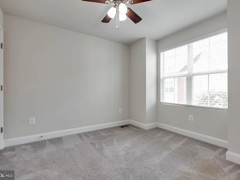 7110 Druce Way — Photo 32