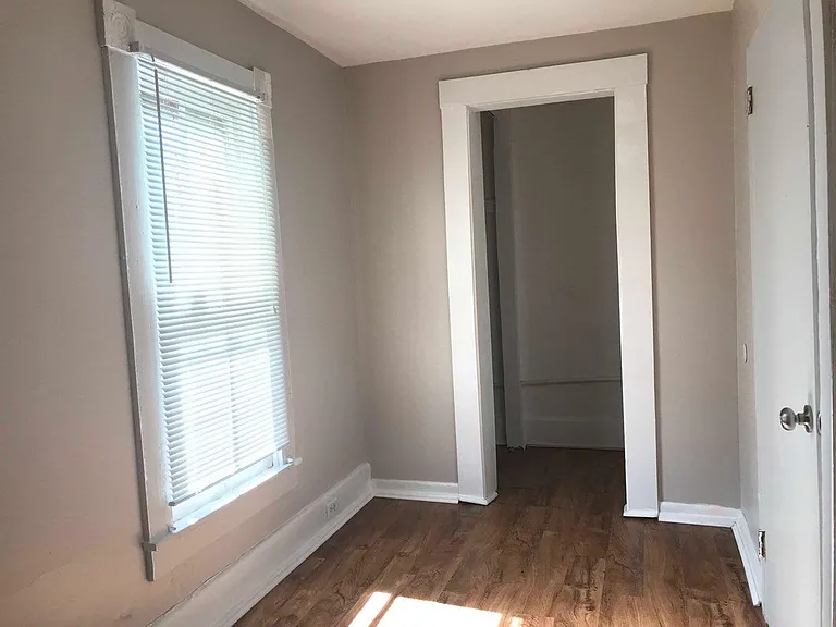 138 King Ave — Photo 8
