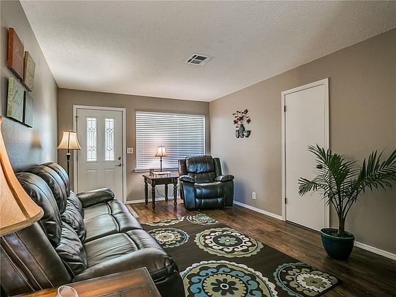 3rd image of 725 S Meadow Ln