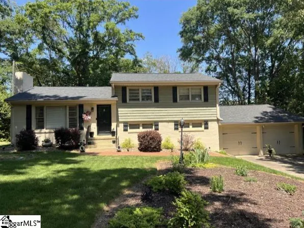 45 Ridgeway Dr, Greenville, SC 29605