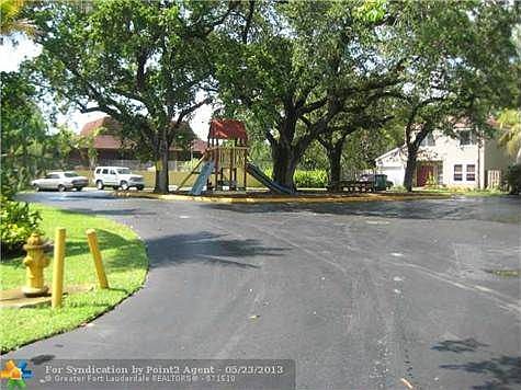 5th image of 20004 NE Six Court Cir