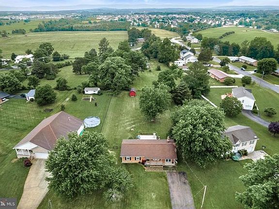 4th image of 105 Whitfield Cir