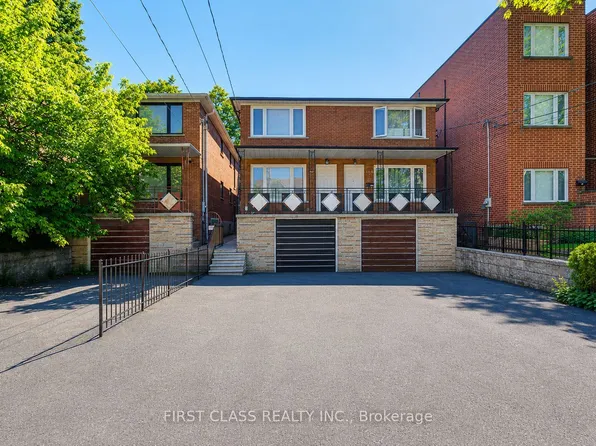 427 Leslie St, Toronto, ON M4M 3E3