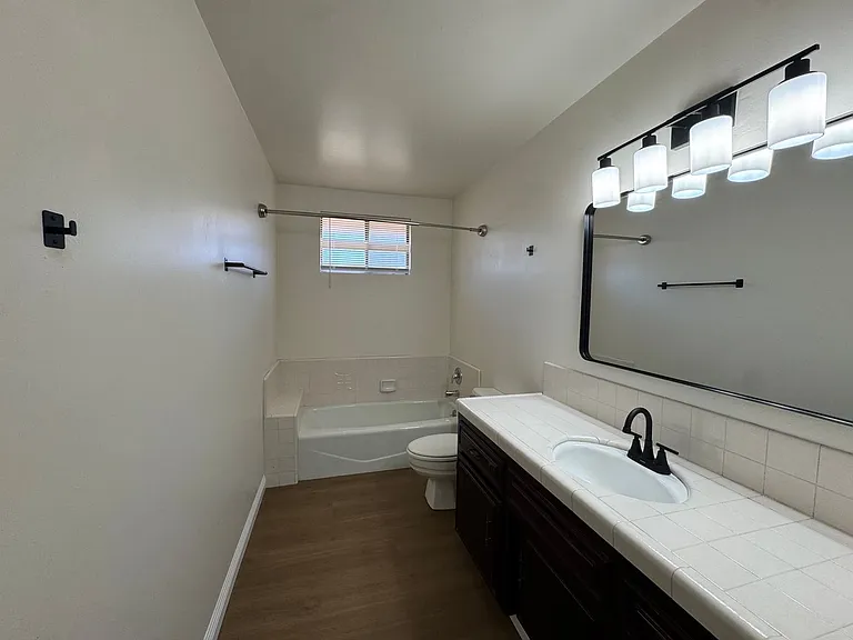 210 Douglas St — Photo 8