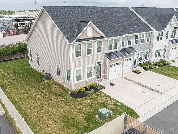 2nd image of 16201 Duneside Dr