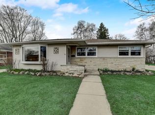 W63N331 Hillcrest Ave, Cedarburg, WI 53012