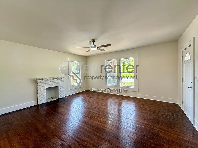 1314 Dallas Rd — Photo 6