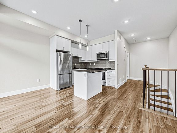 4th image of 2061 Prospect St #211