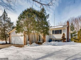 1077 Churchill Ct, Shoreview, MN 55126