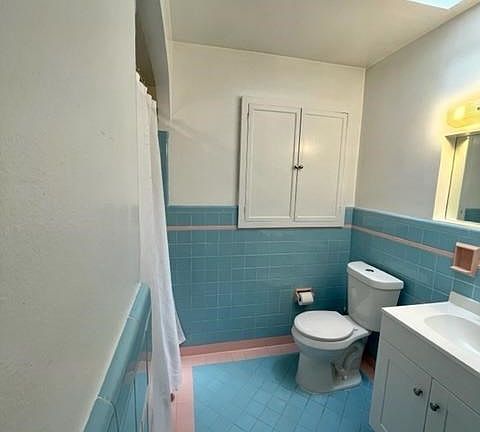 3rd image of 5968 Winnetka Dr