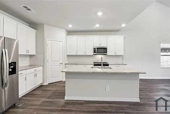 701 Easthill Dr — Photo 30