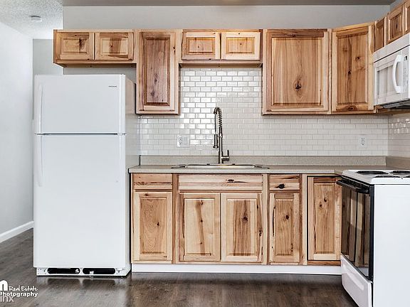 Kitchen_Unit 3 2095-SMALL
