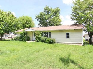 302 S Vine St, Advance, MO 63730