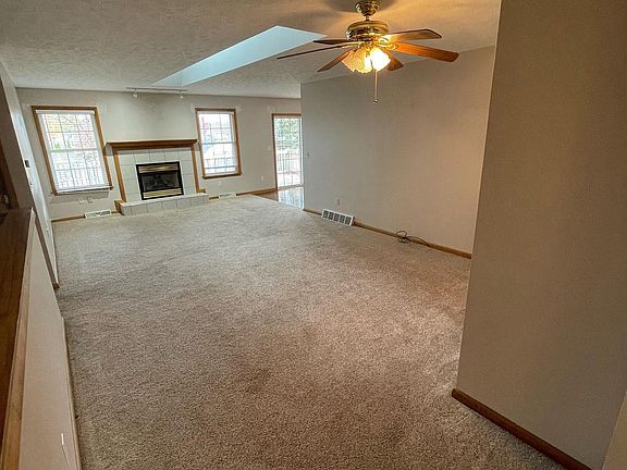 3rd image of 1019 Sturbridge Dr #1019