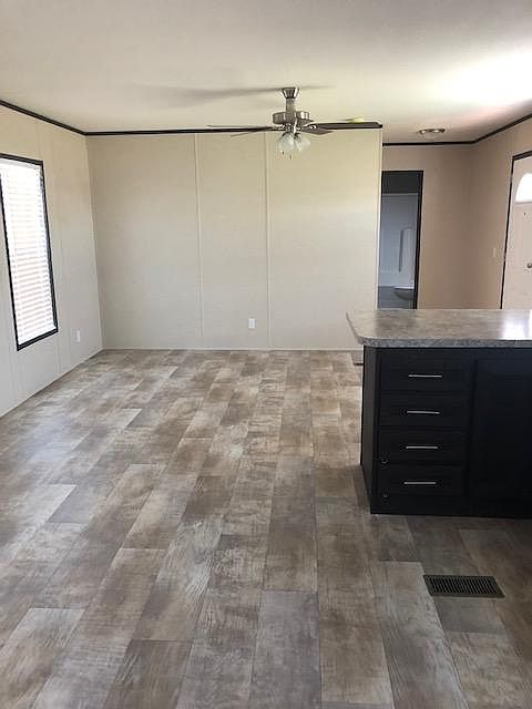 2nd image of 118 Oak Bloom