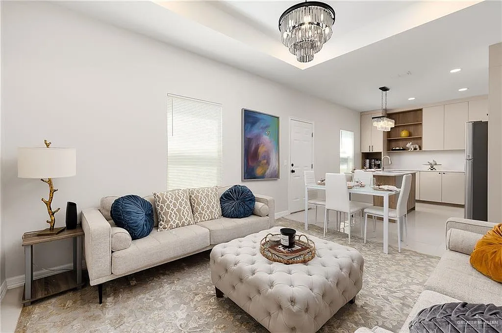 3 bed, 2.0 bath, 980 sqft, $1,300 — Photo 3