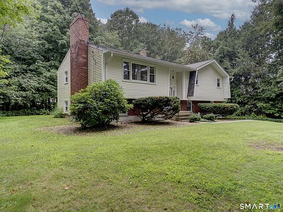 2nd image of 24 Tunxis Road