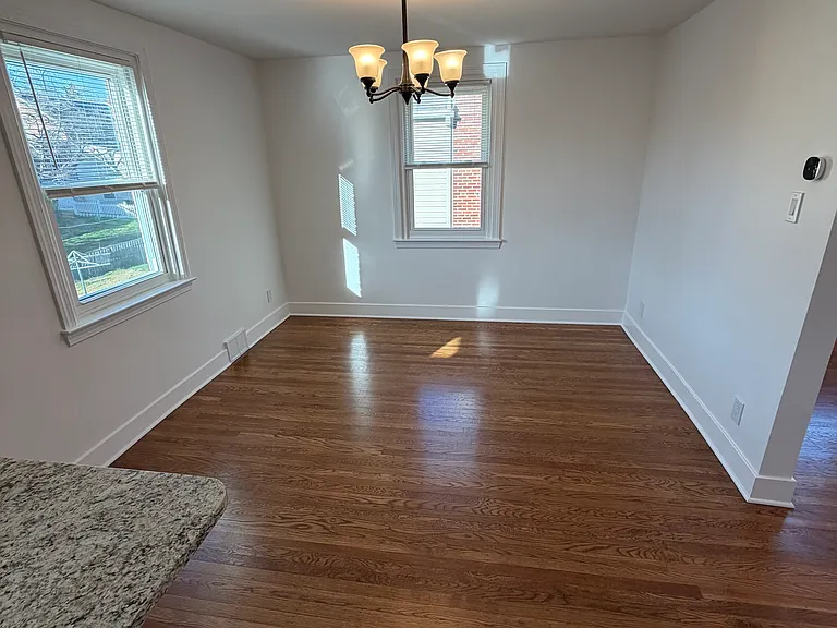 1711 Robinson Ave — Photo 7