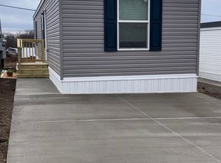 400 Center Manor Dr Lot D17, Monaca, PA 15061