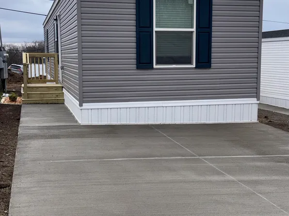 400 Center Manor Dr Lot D17, Monaca, PA 15061