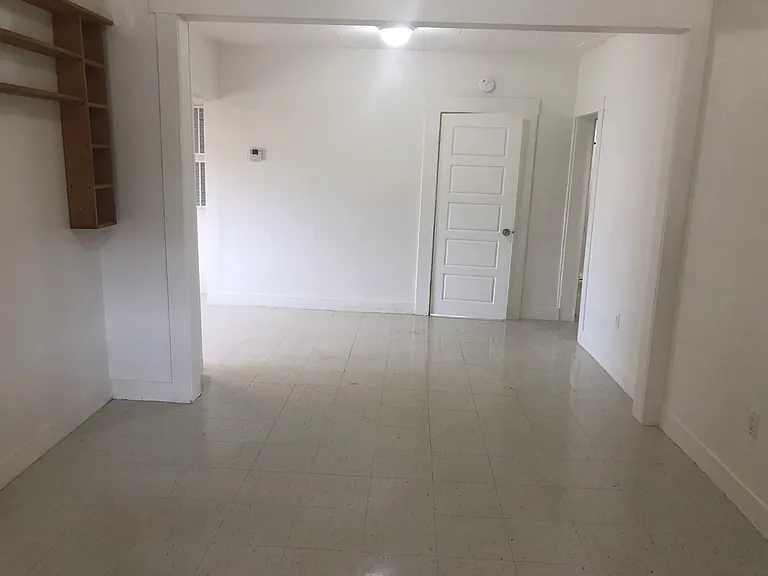 923 W Hill St — Photo 7