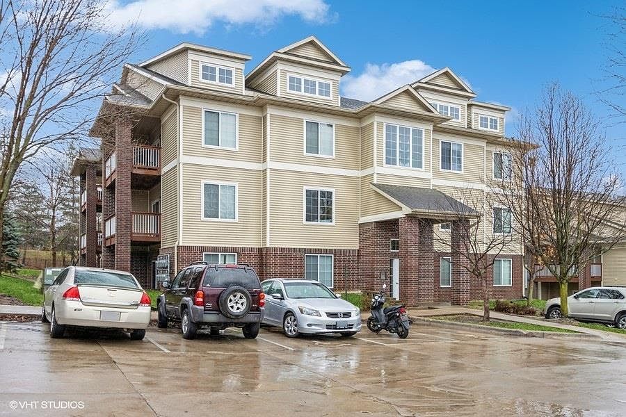 1st image of 1848 W Benton St Unit 203