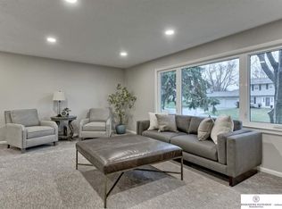 812 S 122nd St, Omaha, NE 68154