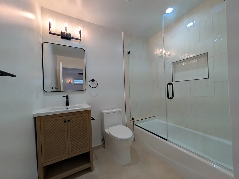 419 W Riverside Dr #C — Photo 7