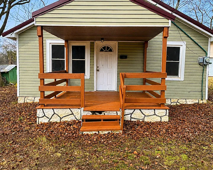 302 Bryan St — Photo 1