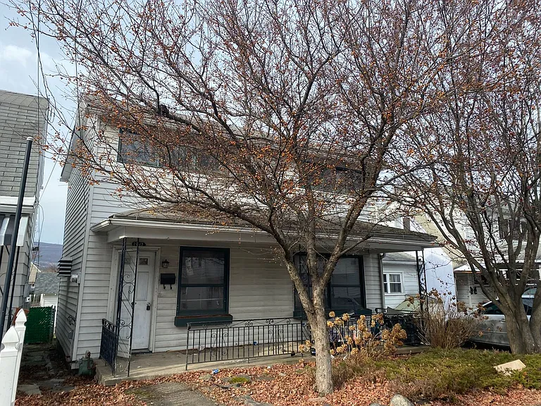 1817 Dickson Ave — Photo 2