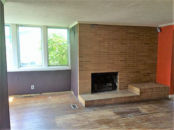 3rd image of 2531 NE Fair Dr