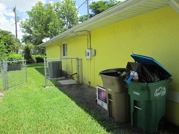 4th image of 905 SE 22nd Ter