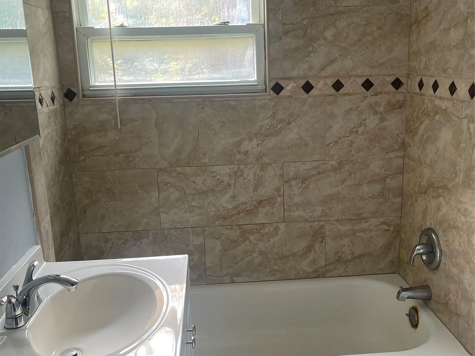 2 bed, 1.0 bath, 525 sqft, $1,900 — Photo 4