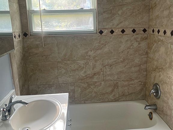 4th image of 140 Nassau Ave Floor 2
