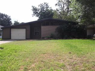 306 Poinsetta St, Lake Jackson, TX 77566