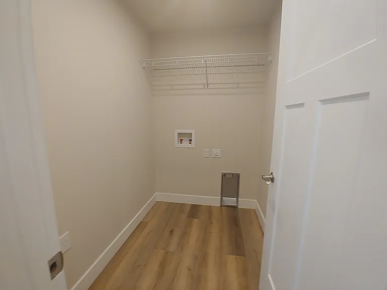 1421 W Todd Ln — Photo 10