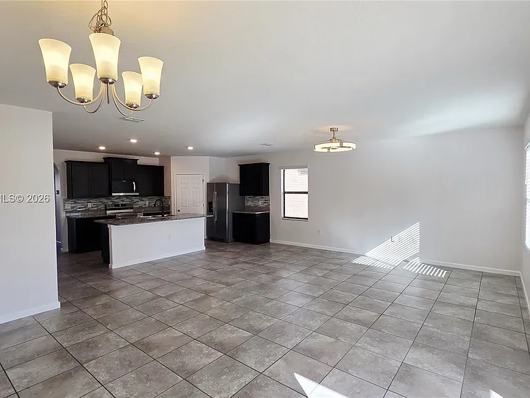 808 Old Country Rd SE — Photo 7