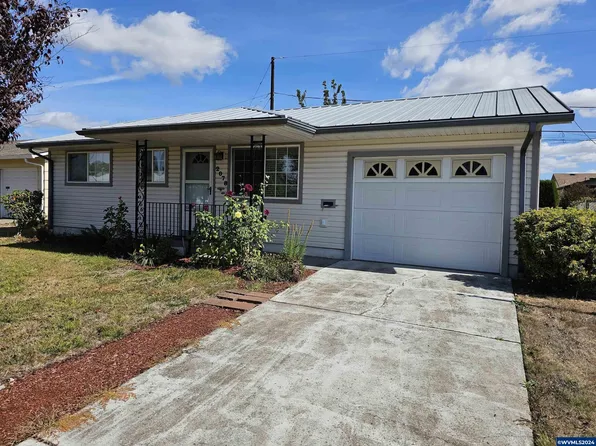 2078 Sallal Rd, Woodburn, OR 97071