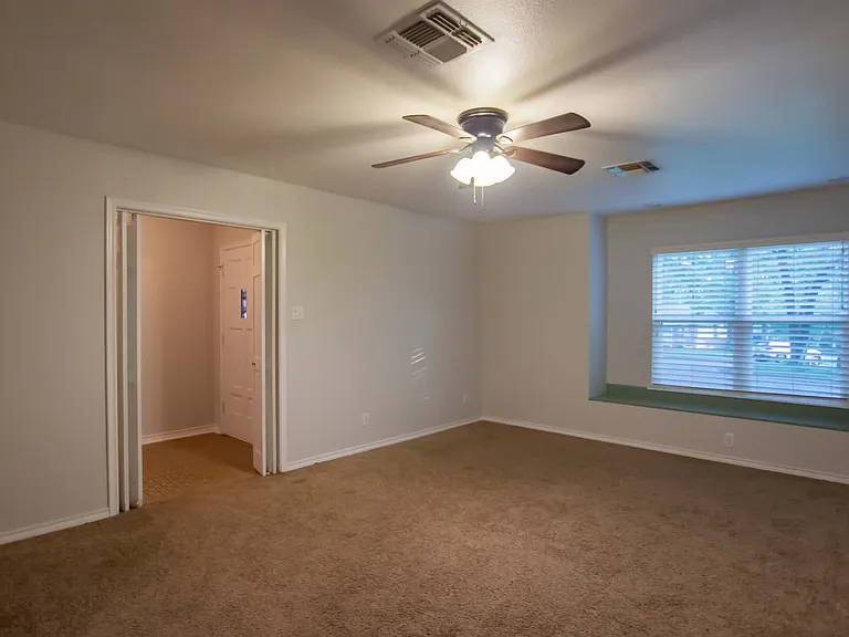2110 Inwood Cir — Photo 3