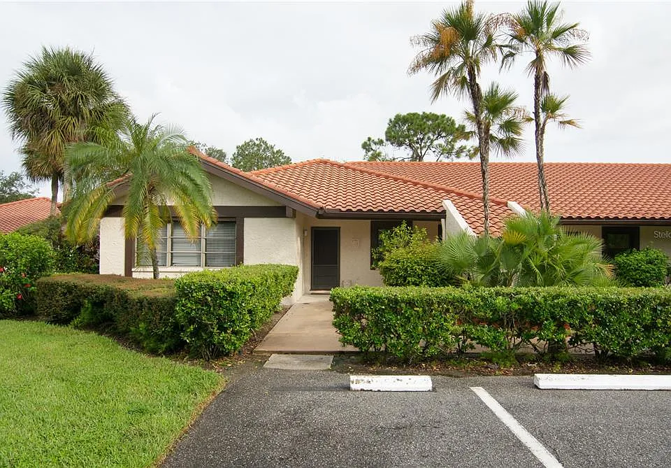 5635 Golf Pointe Dr #101