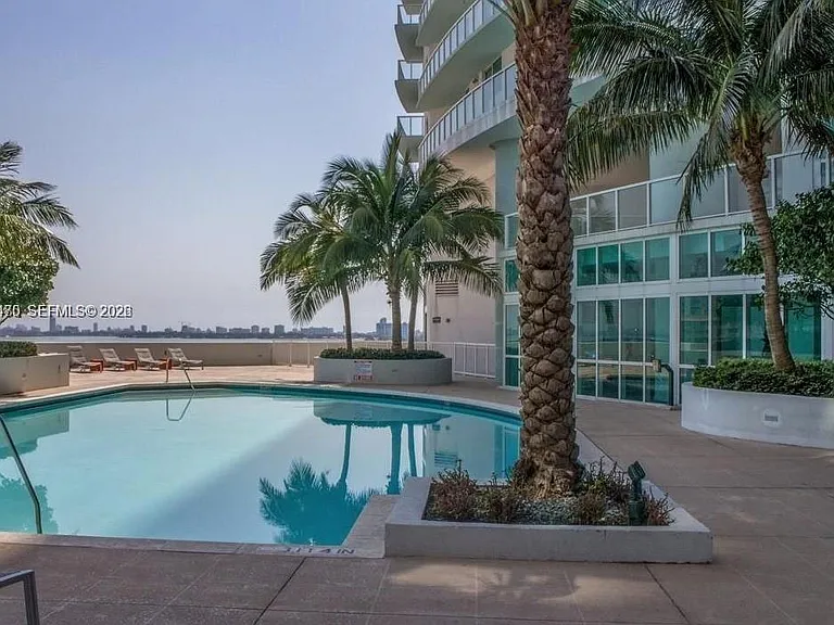 1900 N Bayshore Dr #2415 — Photo 2