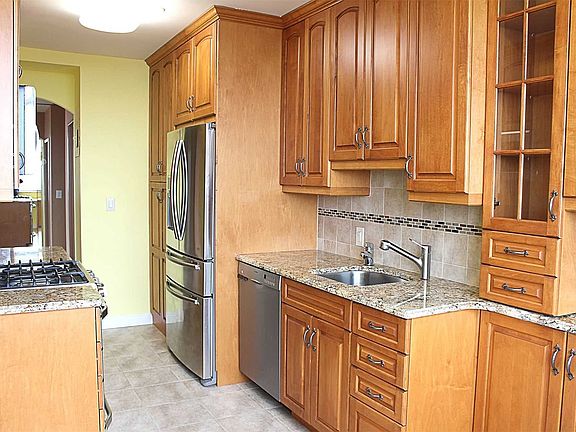 2nd image of 270-10-23N Queens Ave