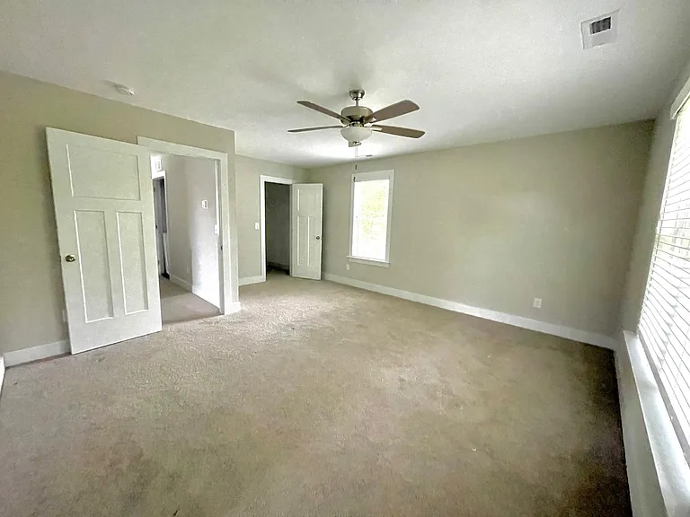 411 Barbour St — Photo 12