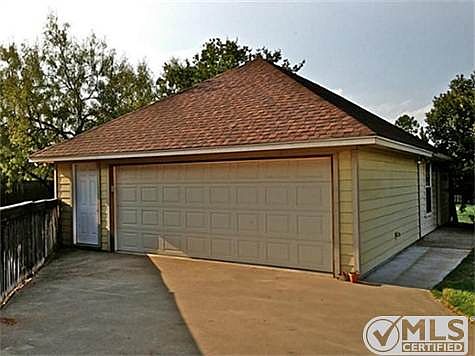 4th image of 4103 Hoppe Ct