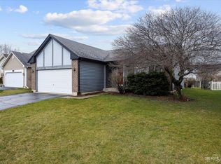 1216 Hackberry Ct, Elgin, IL 60120