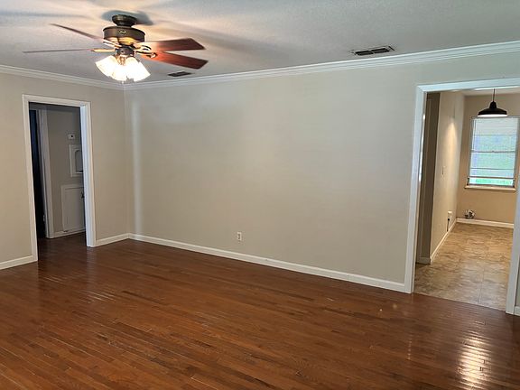 3rd image of 610 W Bullock St
