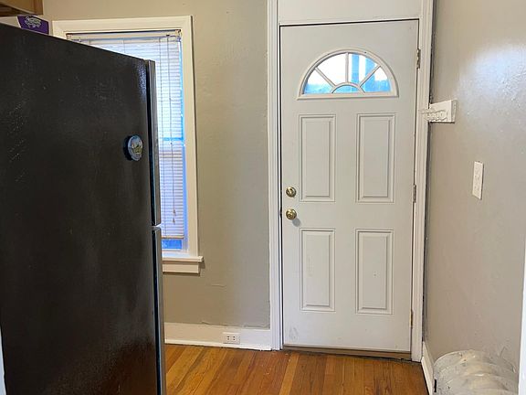Kitchen/Door to Balcony